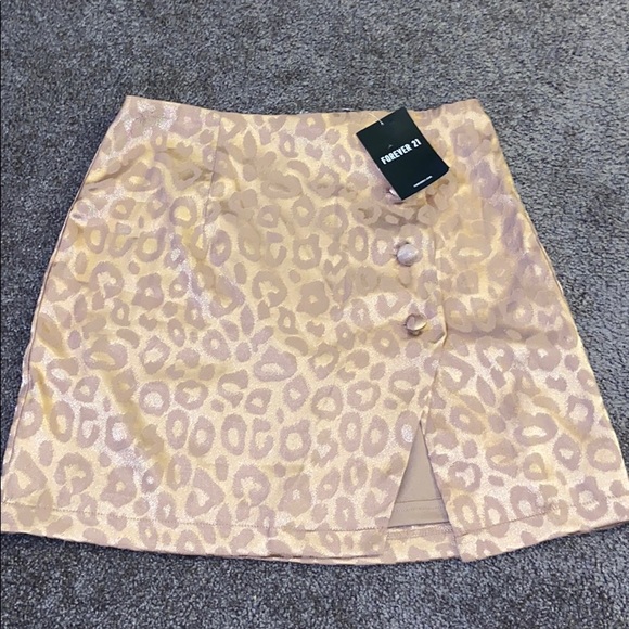 F21 Cheetah skirt - Picture 2 of 2